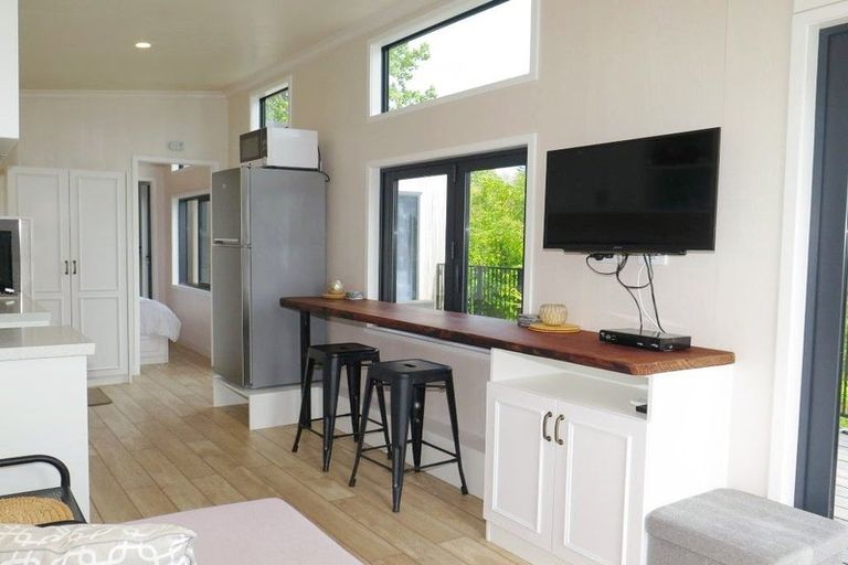 Photo of property in 10 Cross Street, Raglan, 3225