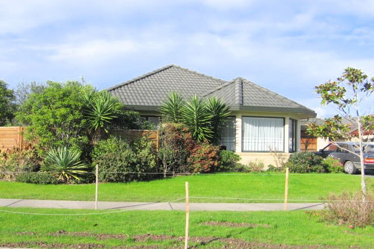 Photo of property in 11 Mellefont Close, East Tamaki Heights, Auckland, 2016
