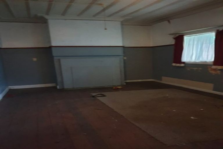 Photo of property in 52 Railway Street, Eltham, 4322