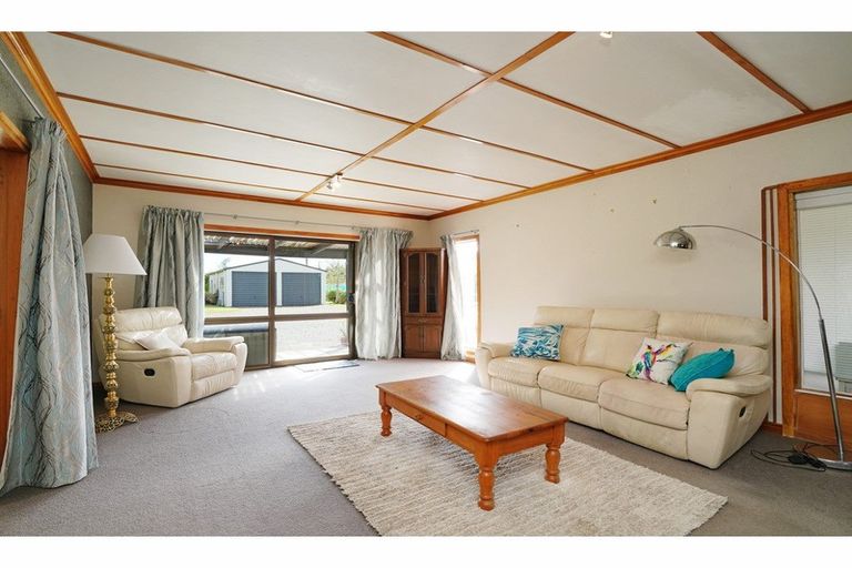 Photo of property in 33 Clifden Highway, Tuatapere, 9620