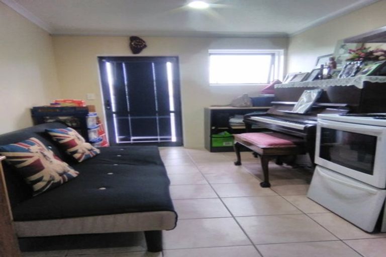 Photo of property in 10 De Havilland Drive, Goodwood Heights, Auckland, 2105