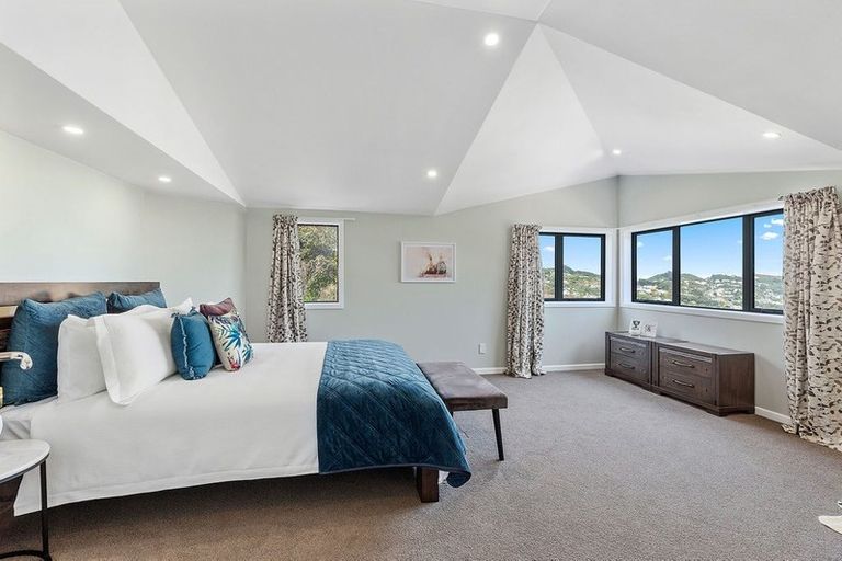 Photo of property in 9 Inverell Way, Seatoun, Wellington, 6022