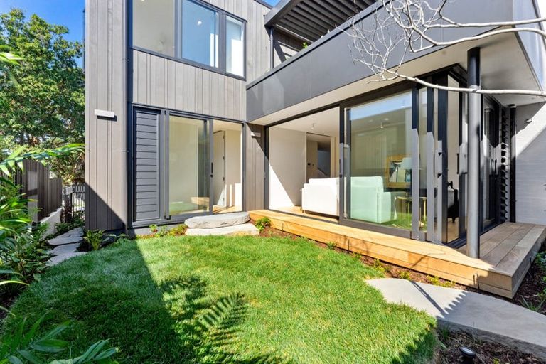 Photo of property in 14a Muritai Road, Milford, Auckland, 0620