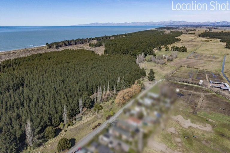 Photo of property in 29 Stalkers Road, Woodend Beach, Woodend, 7691