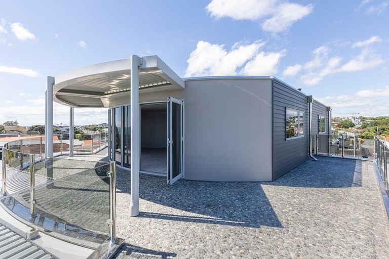 Photo of property in 18 Roy Terrace, Moturoa, New Plymouth, 4310