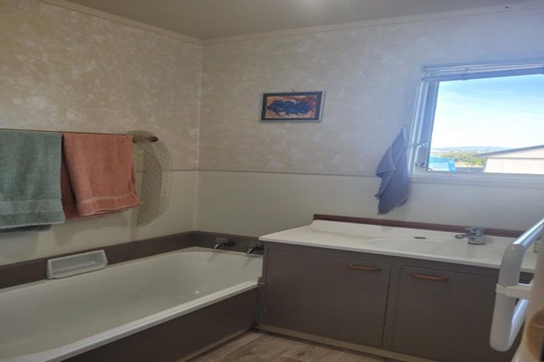 Photo of property in 27 Tumene Drive, Owhata, Rotorua, 3010