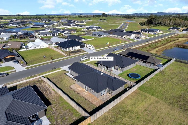 Photo of property in 12 Te Taniwha Road, One Tree Point, 0118