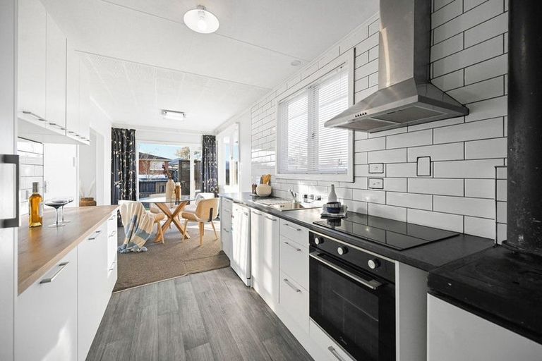 Photo of property in 2 Mabian Crescent, Deanwell, Hamilton, 3206