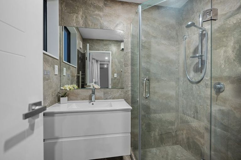 Photo of property in 2 Ketu Court, Albany Heights, Auckland, 0632