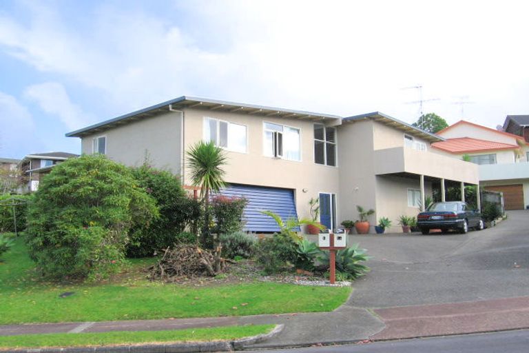 Photo of property in 1/1 Jeanette Place, Mairangi Bay, Auckland, 0630