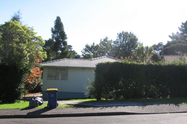 Photo of property in 27 Onedin Place, Titirangi, Auckland, 0604