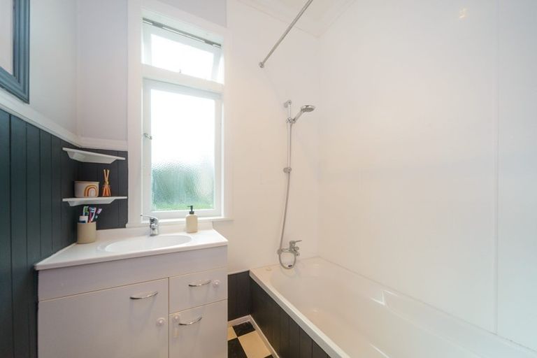 Photo of property in 24 Kauri Street, Roslyn, Palmerston North, 4414