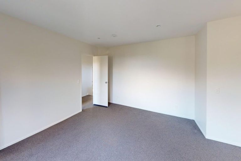 Photo of property in 74 Dress Circle, Newlands, Wellington, 6037