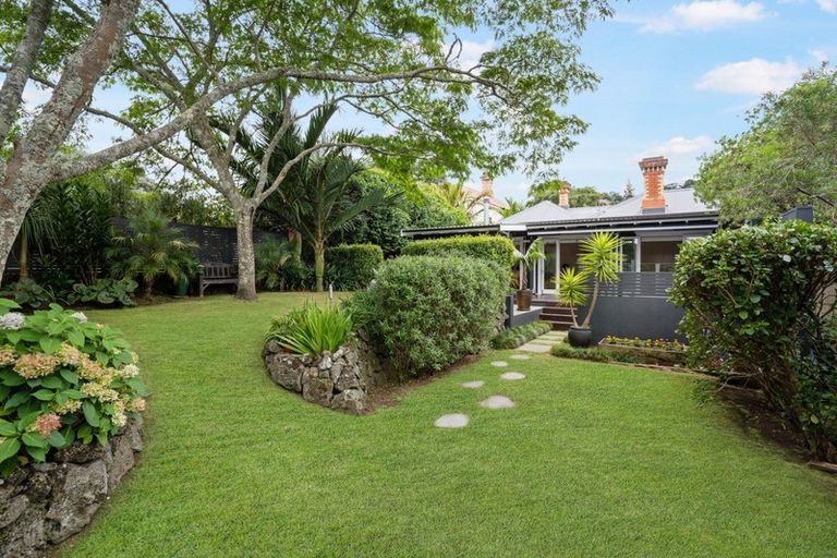 Photo of property in 39 Esplanade Road, Mount Eden, Auckland, 1024