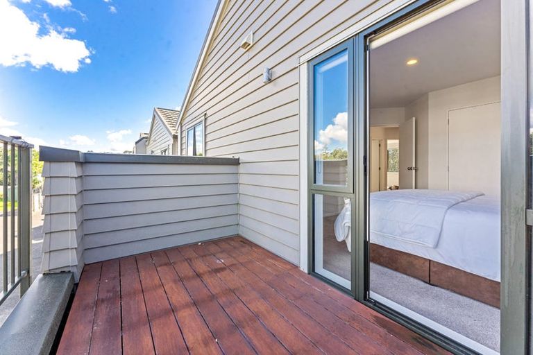 Photo of property in 8/36 John Jennings Drive, Oteha, Auckland, 0632