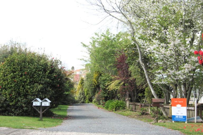 Photo of property in 96a Grand Vue Road, Kawaha Point, Rotorua, 3010