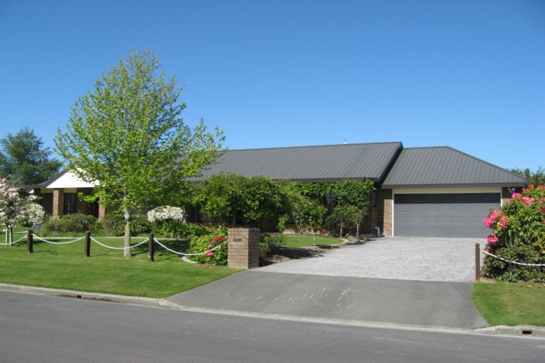 Photo of property in 16 Busby Place, Kaiapoi, 7630