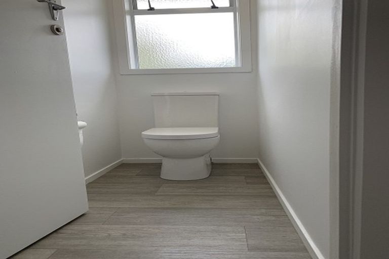 Photo of property in 15 Liston Crescent, Cockle Bay, Auckland, 2014