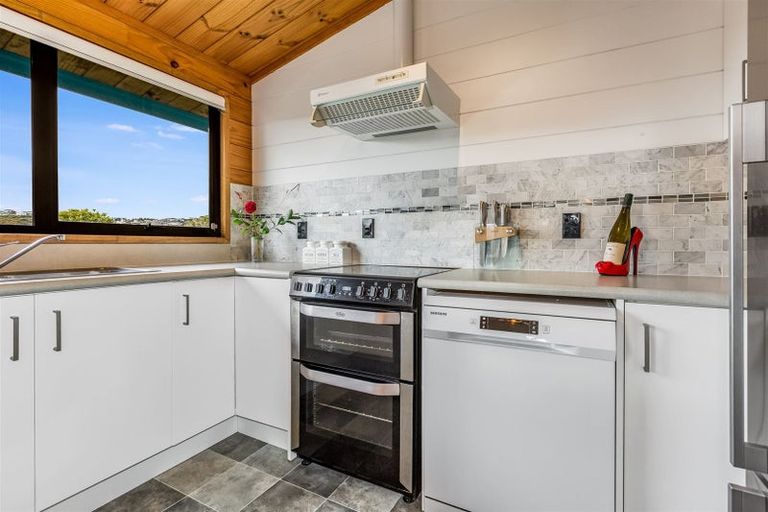 Photo of property in 29 James Cook Drive, Whitby, Porirua, 5024