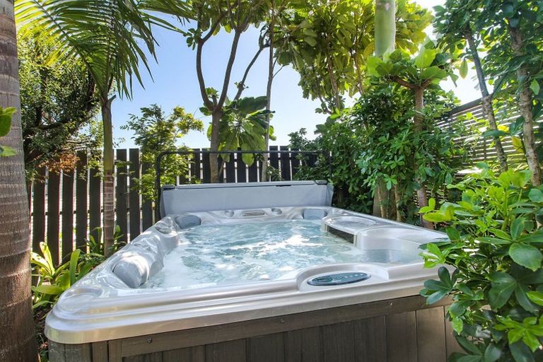 Photo of property in 25 Stella Drive, Clarks Beach, 2122