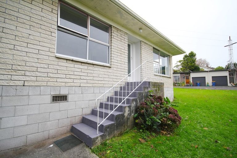 Photo of property in 2/61 Chartwell Avenue, Glenfield, Auckland, 0629
