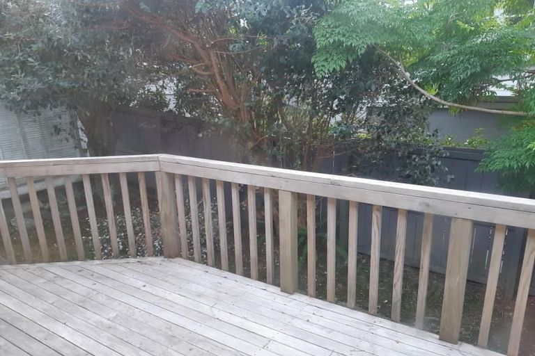 Photo of property in 2/15 East Coast Road, Milford, Auckland, 0620