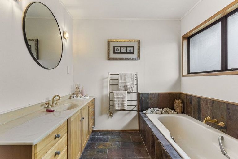 Photo of property in 28a Orchard Road, Waiake, Auckland, 0630