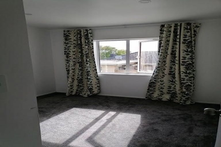 Photo of property in 9 Humphrey Kemp Avenue, Henderson, Auckland, 0612