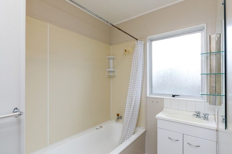 Photo of property in 40 Geraldine Crescent, Cloverlea, Palmerston North, 4412