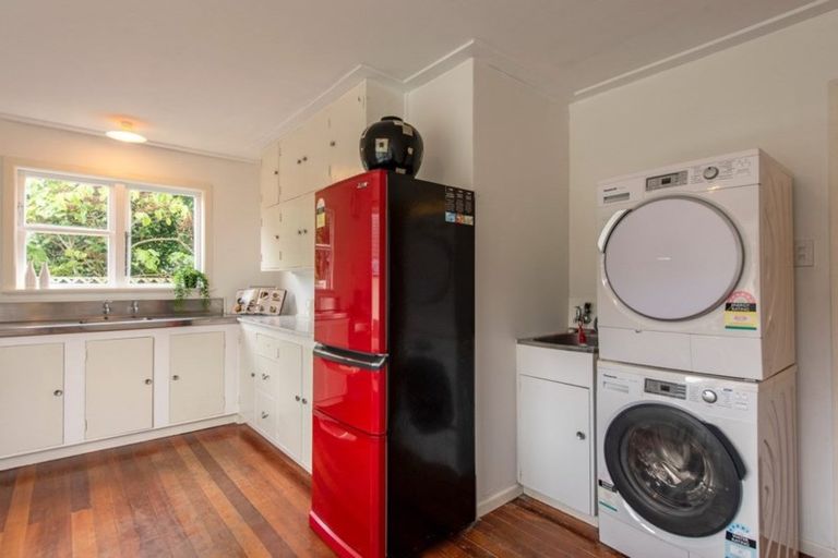 Photo of property in 186a Queens Drive, Lyall Bay, Wellington, 6022