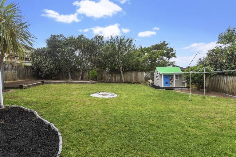Photo of property in 18 O'halloran Road, Howick, Auckland, 2014