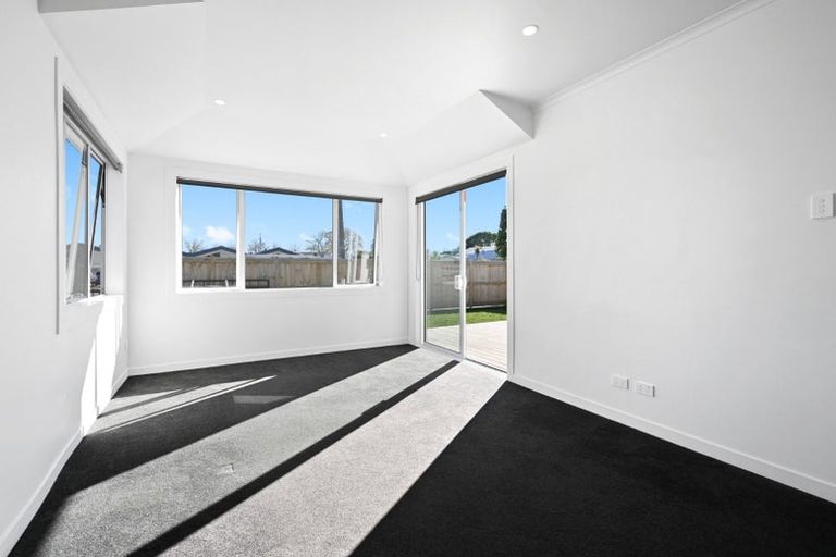 Photo of property in 198 Shakespeare Street, Leamington, Cambridge, 3432