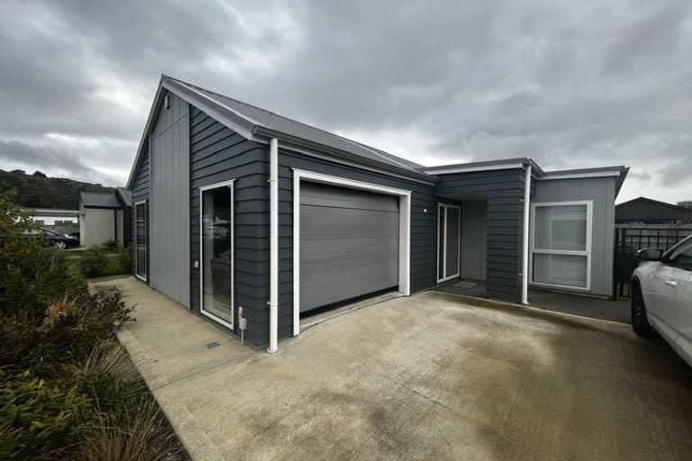 Photo of property in 7 Koru Loop, Paraparaumu, 5032