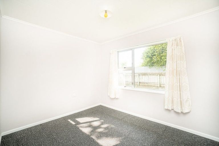Photo of property in 3 Seddon Street, Takaro, Palmerston North, 4412