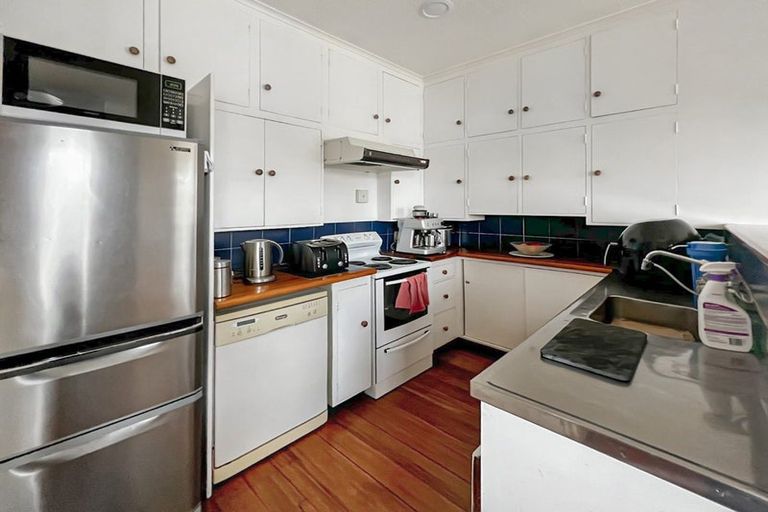 Photo of property in 24 Jensen Street, Hokowhitu, Palmerston North, 4410