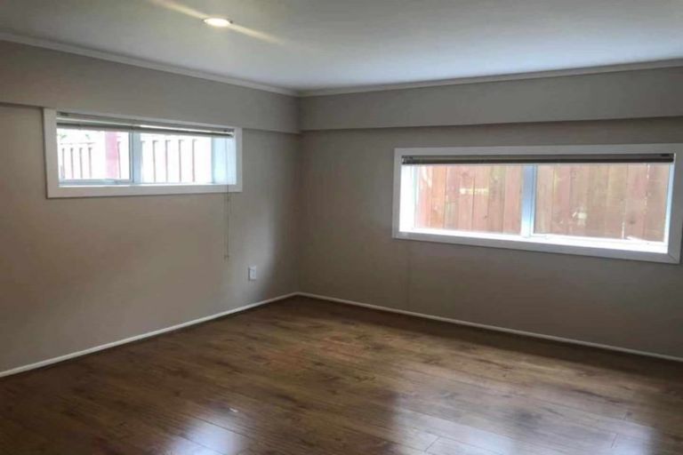 Photo of property in 25 Sorrel Crescent, Bucklands Beach, Auckland, 2012