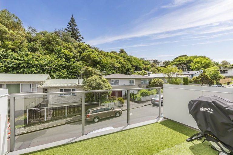 Photo of property in 7/14 Atkinson Street, Newlands, Wellington, 6037