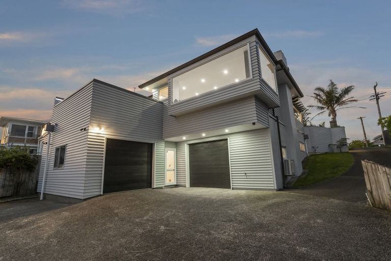 Photo of property in 2/11 Ridge Road, Waiake, Auckland, 0630