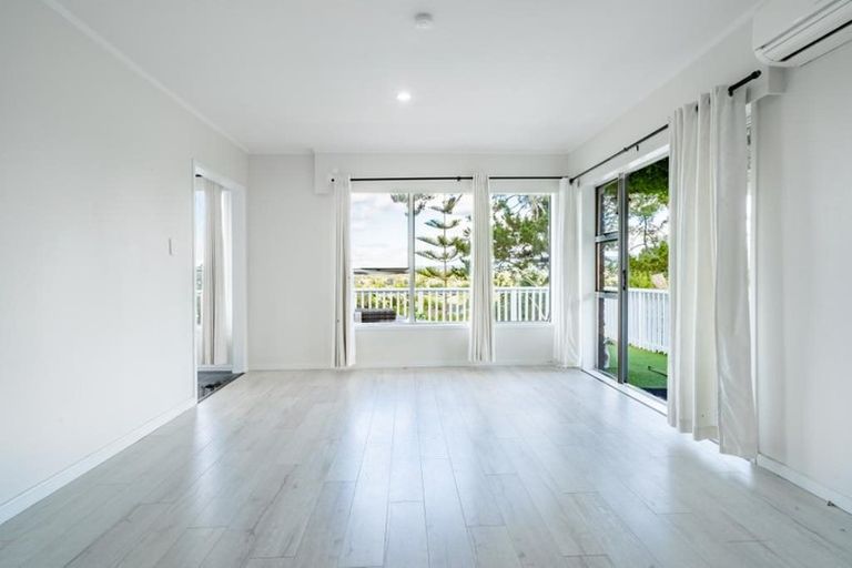 Photo of property in 62 Chorley Avenue, Massey, Auckland, 0614