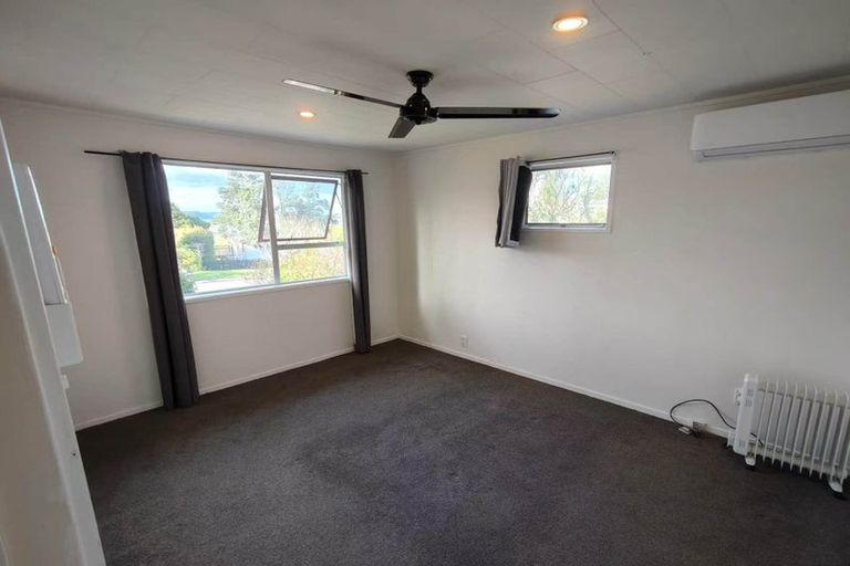 Photo of property in 30 Pipitea Place, Massey, Auckland, 0614