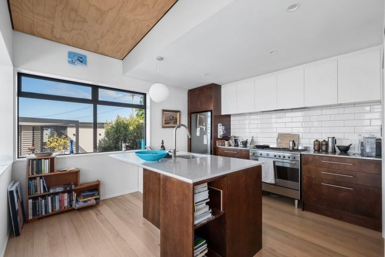 Photo of property in 33 Marama Crescent, Mount Pleasant, Christchurch, 8081