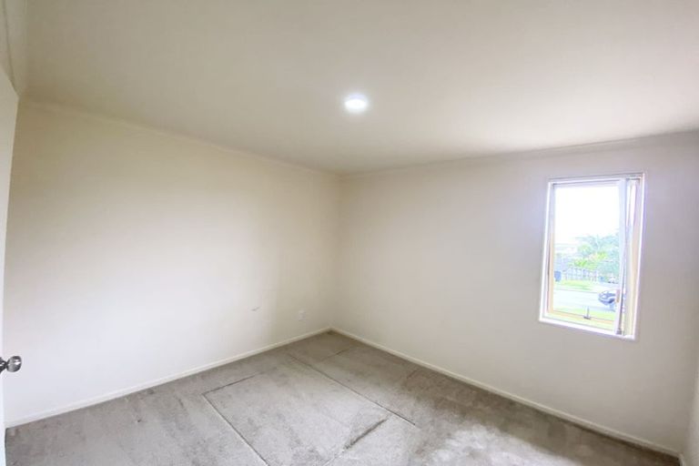 Photo of property in 37 Nimstedt Avenue, Oteha, Auckland, 0632