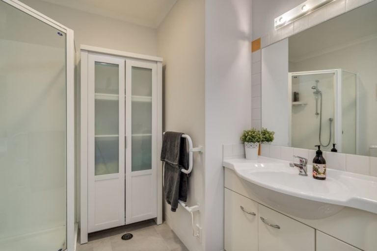 Photo of property in Paramount Apartments, 4/281 Maunganui Road, Mount Maunganui, 3116