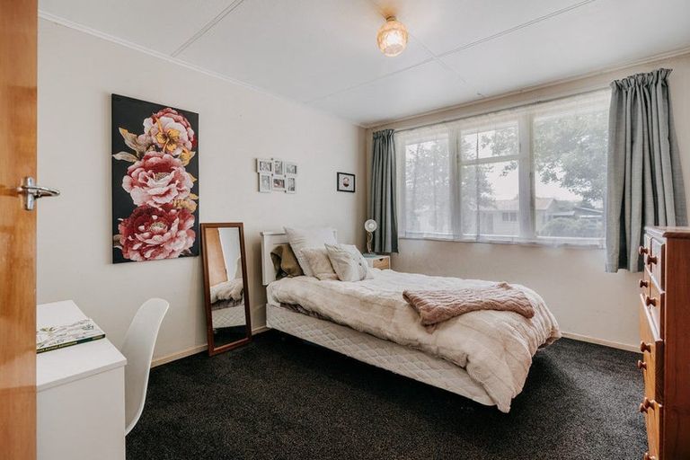 Photo of property in 35 Stillwater Place, Westbrook, Palmerston North, 4412