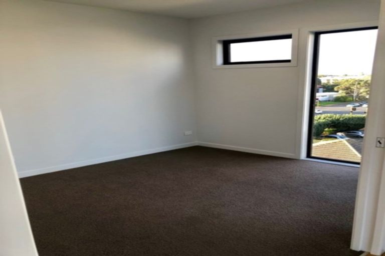 Photo of property in Frank Sargeson Apts, 405/74 Anzac Street, Takapuna, Auckland, 0622