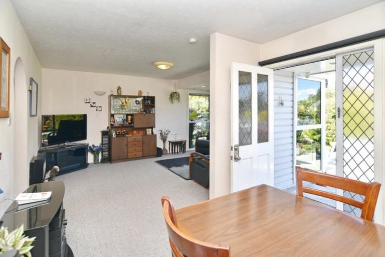 Photo of property in 22 Prestons Road, Redwood, Christchurch, 8051