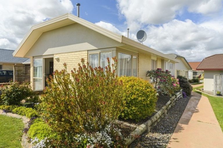 Photo of property in 3 Royal Fern, Kelvin Grove, Palmerston North, 4414