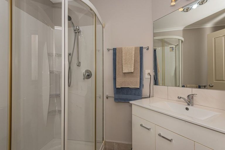 Photo of property in 16 Resolution Place, One Tree Point, 0118