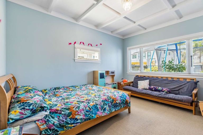 Photo of property in 1a Sherwood Avenue, Te Atatu South, Auckland, 0610