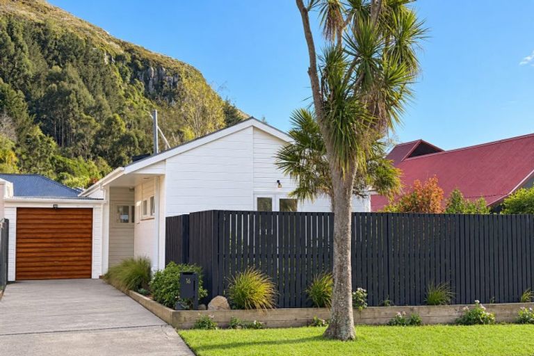 Photo of property in 16 Sumnervale Drive, Sumner, Christchurch, 8081